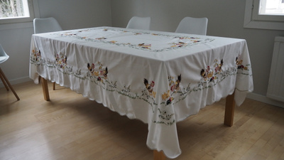 ISO PÄÄSIÄISLIINA + SERVETIT (12 kpl), 170 x 260 cm