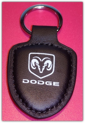 Pieni nahkainen Dodge avaimenperä