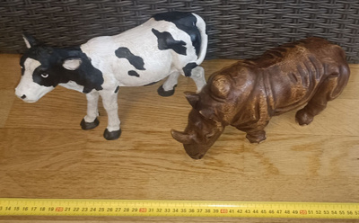 Sarvikuono & Lehmä Figuurit