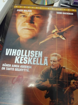 Vihollisen keskellä