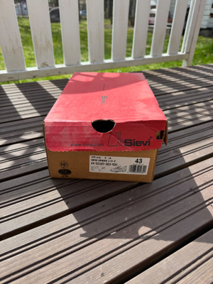 Uudet Sievi turvakengät. Koko 43