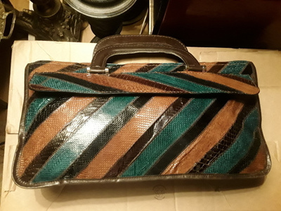 Aito käärmeennahka vintage laukku.