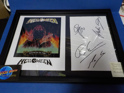 HELLOWEEN TAULU NELJÄLLÄ NIMMARILLA