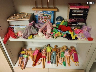 15 barbie nuket, 2 vauva, peilipöytä ja vaatteet