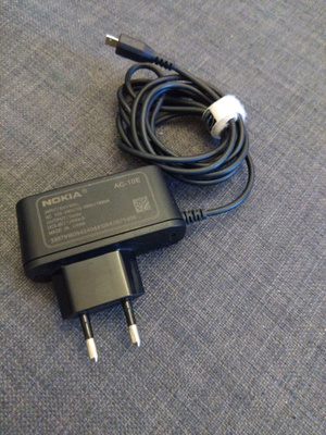 Alkuperäinen Nokia laturi micro-USB