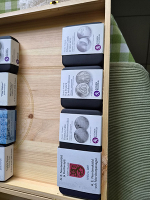 Hopeisia 10€ juhlarahoja