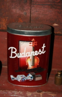 Vanha Budapest suklaapurkki