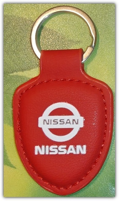 Pieni nahkainen punainen Nissan avaimenperä #30274
