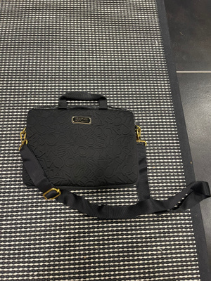 Marc by Marc Jacobs läppärilaukku 35x26x4