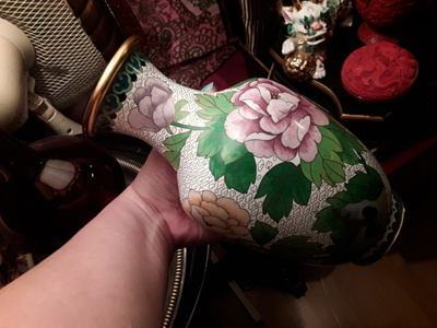 Cloisonne uurna / maljakko . Jingfa