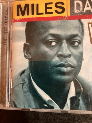 MILES DAVIS: THE DEFINITIVE