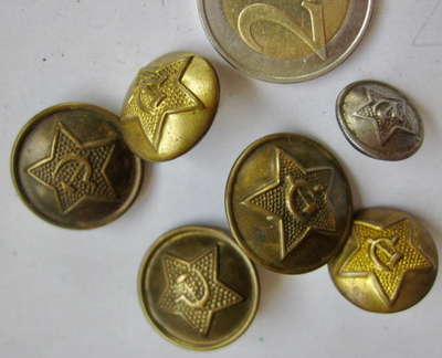 6 VANHAA CCCP Sotilasnappia