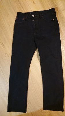 Levis 501 29/32 mustat