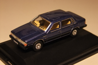 Volvo 760 -87 Sininen  1:76