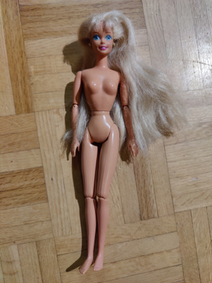 Jumppa barbie 90-luvulta.