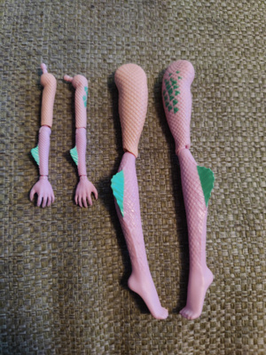 Monster high Create-a-monster -jalat ja kädet.