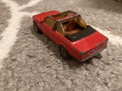 BMW 323 Matchbox pikkuauto 1/64 80-luvulta
