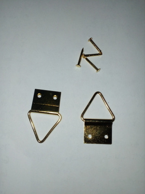 Triangeli taulukoukku kultainen 20*30 mm