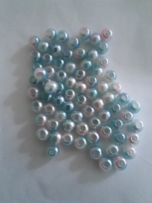 4mm Kaksivärinen helmi noin 170kpl