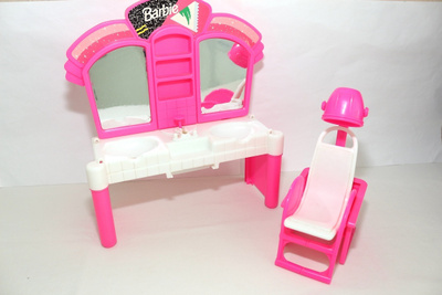 MATTEL - YSÄRI KAUNEUSHOITOLA KALUSTEET -