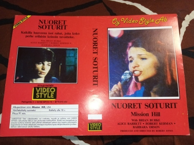 VHS kansipaperi Nuoret soturit ( SIS POSTIKULU  )