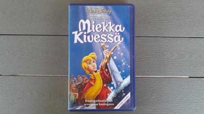 VHS: Miekka Kivessä (Walt Disney Klassikot 1963/?)