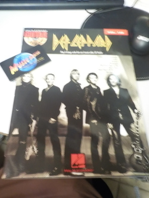 HAL LEONARD - DEF LEPPARD GUITAR PLAY- ALONG KITARA NUOTIT