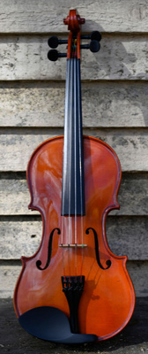 Viulu ( Steinbach ) ja viritin ( Yamaha )
