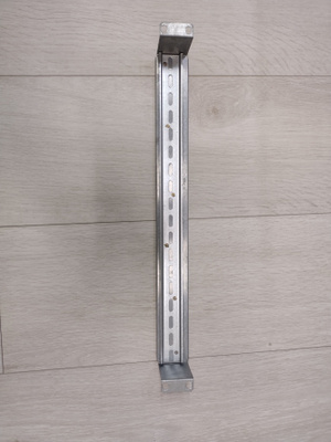 DIN-kisko 19" asennukseen