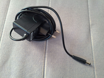 Käytetty toimiva Huawei virtalähde 5V, 1A