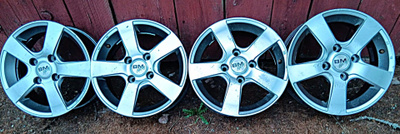 BM Racing -vanteet 4kpl