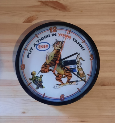 Esso seinäkello, tiikeriä tankkiin!