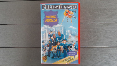 VHS: Poliisiopisto 2 - Muumio Merellä (1993)