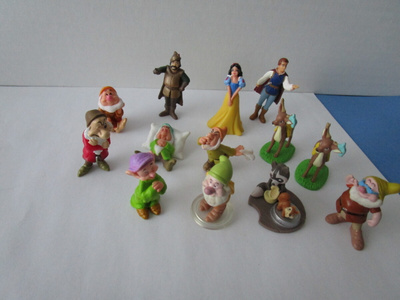 Lumikki ja seitsemän kääpiötä figuurit, 13 kpl