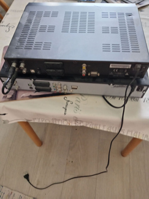2 kplDigibokseja kaapeleilla, scart+kaukosäätimet