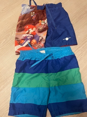 2 kpl Shortseja koossa 122/128 cm