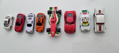 8 kpl Pikkuautoja