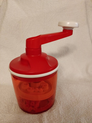 TUPPERWAREN SPEEDY CHEF puna/valko 1,2L