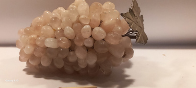 Viinirypäleterttu pöytäkoriste . Korukivi .1 Kg