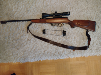 Pienoiskivääri puoli-automaati Voere 22 Lr.
