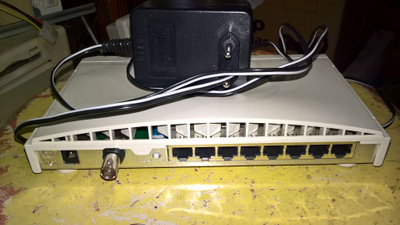 3Com hubi, kahdeksalla portilla