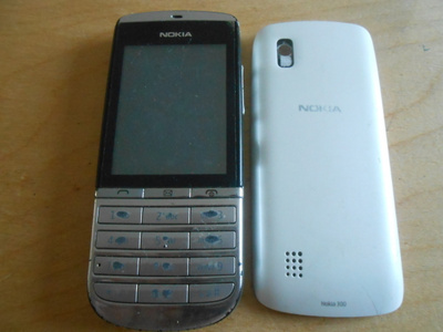 Nokia 300 varaosiksi.