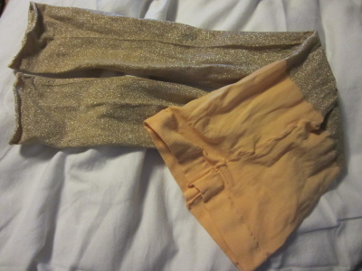 Kultaiset Caprimittaiset Leggingsit n. 150 cm käyttämättömät