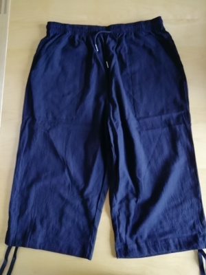 Mustat carpri shortsit L - uudet!