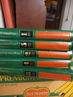 kasvien maailma otavan iso kasvitietokirja 1-5