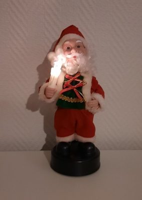 Joulupukki valolla ja musiikilla (1.)