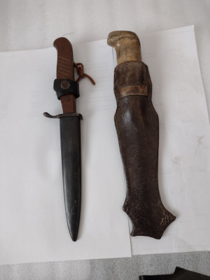 Savolaisen Jääkärivääpelin tikari M.18/€280,- ja puukko €230