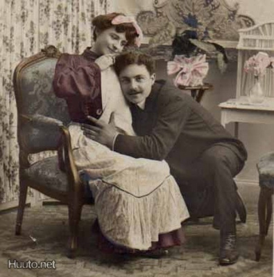 RAKKAUS / Miehen kädet istuvan tytön uumalla. 1900-l.