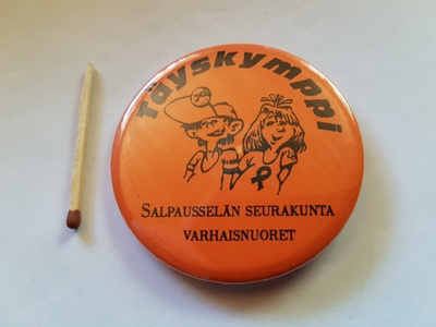 TÄYSKYMPPI VANHA RINTANAPPI