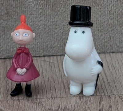 Pikku myy ja Muumi pappa pikku figuurit